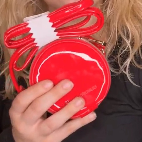 Marc Jacob’s cherry Red Circle Patent Leather Mini Crossbody Bag NEW - Picture 7 of 9